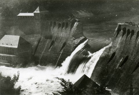 Bombadierte Staumauer