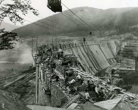 Bau vun der Barrière Mauer