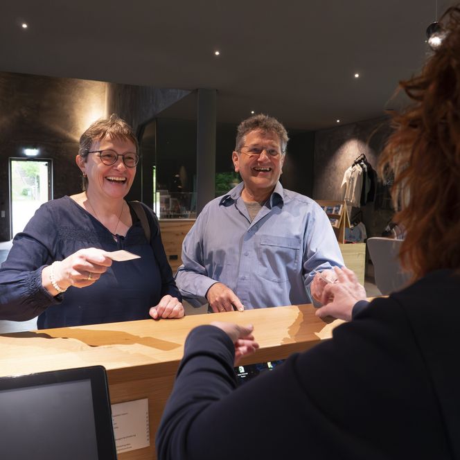 Blick ins Innere des Besucherzentrum Edersees